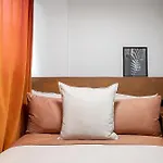 Aquarius - Luxe Inner City Abode
