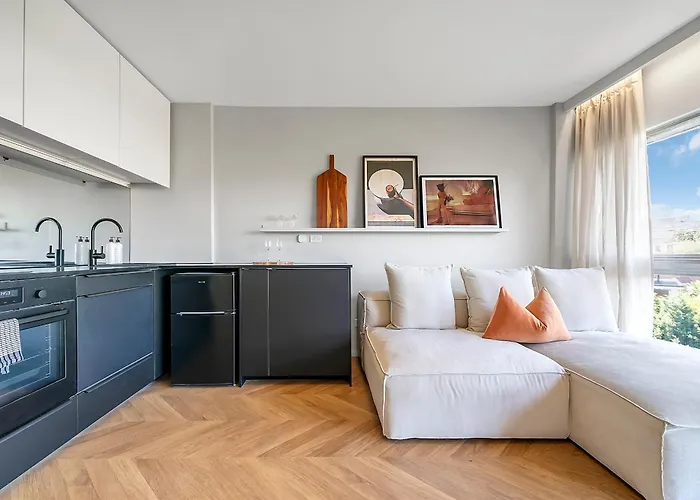 Aquarius - Luxe Inner City Abode